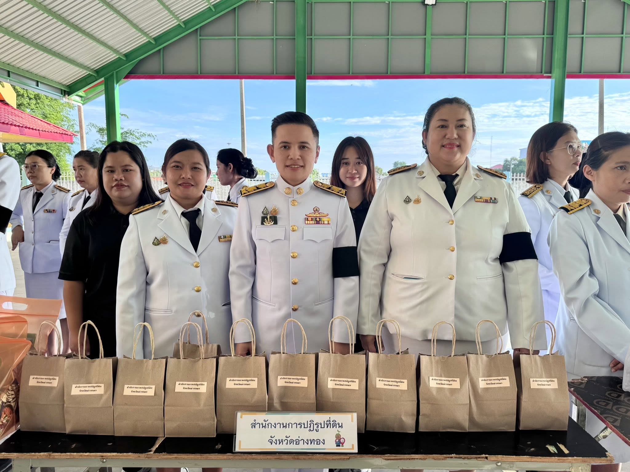 title - ส.ป.ก.อ่างทอง ร่วมพิธีทำบุญตักบาตร และพิธีบำเพ็ญกุศลสัตตมวาร (7 วัน) อุทิศถวายเป็นพระกุศลแด่ สมเด็จพระเจ้าลูกเธอ เจ้าฟ้าพัชรกิติยาภา นเรนทิราเทพยวดี กรมหลวงราชสาริณีสิริพัชร มหาวัชรราชธิดา 